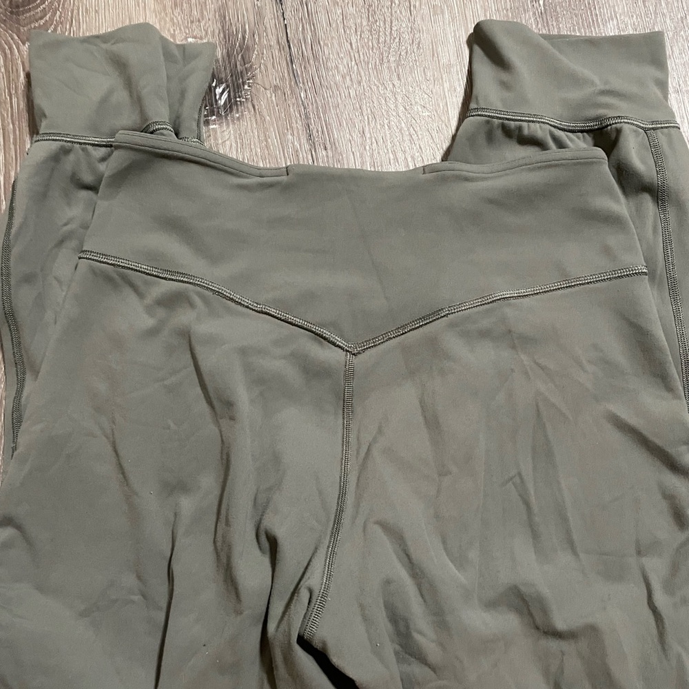 Lululemon athletic crop pants